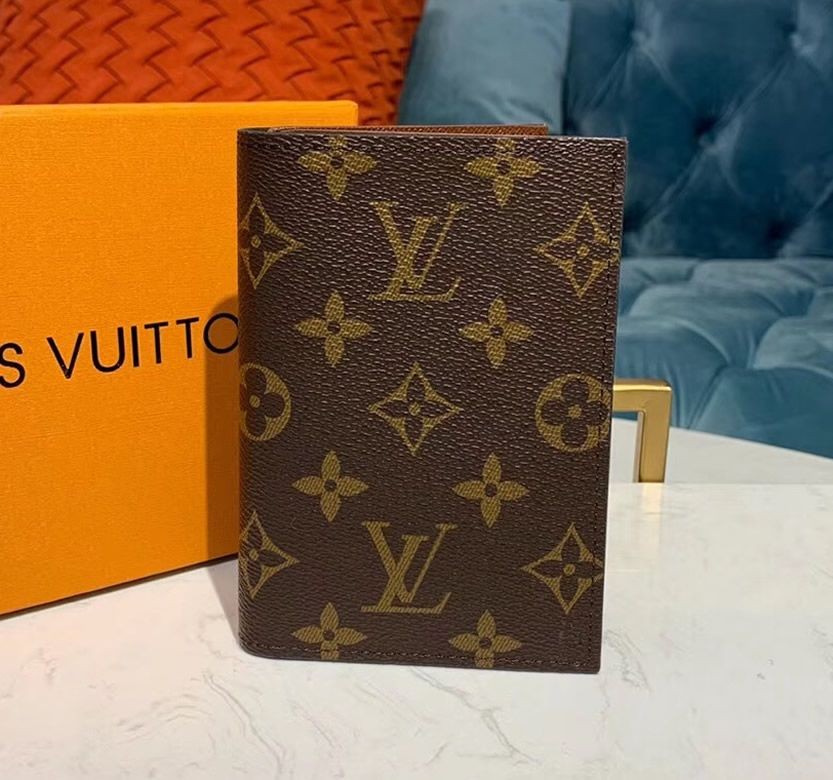 louis-vuitton-1695219869.jpg