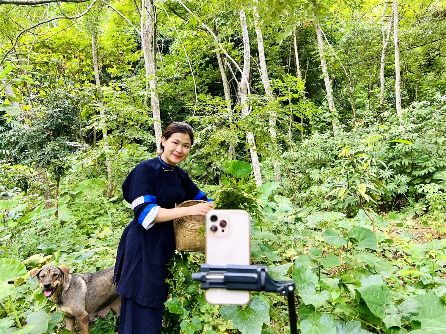 hot-tiktoker-nong-cam-quynh-va-hanh-trinh-lam-giau-tren-que-huong-2-1704973173.jpg