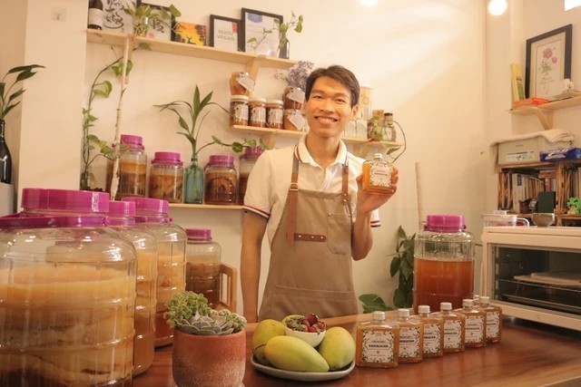 bo-viec-khach-san-5-sao-khoi-nghiep-lam-tra-kombucha-1-1705676619.jpg