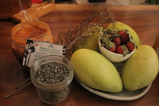 bo-viec-khach-san-5-sao-khoi-nghiep-lam-tra-kombucha-4-1705676619.jpg