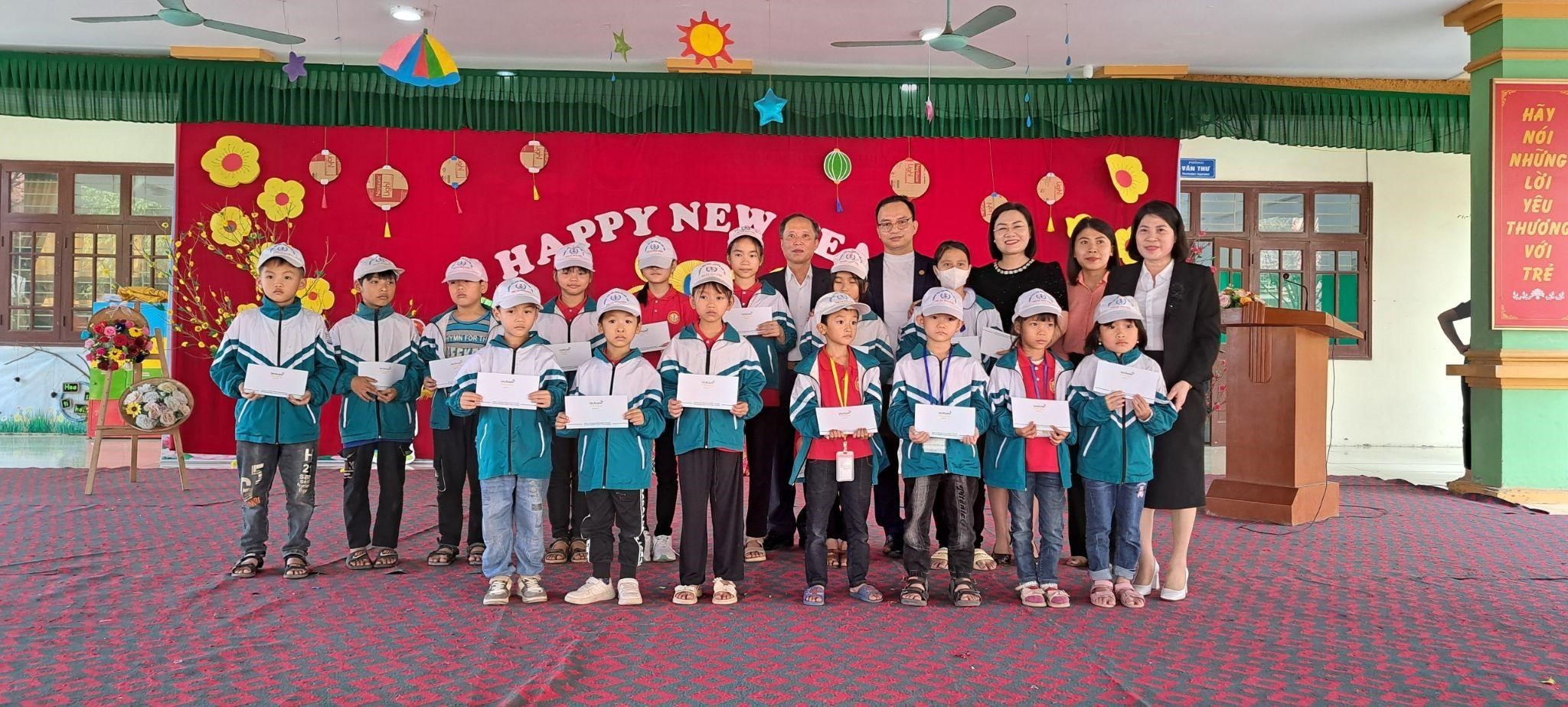 tci-trao-140-suat-qua-vi-mot-tuong-lai-rang-ro-1-1705725635.jpg