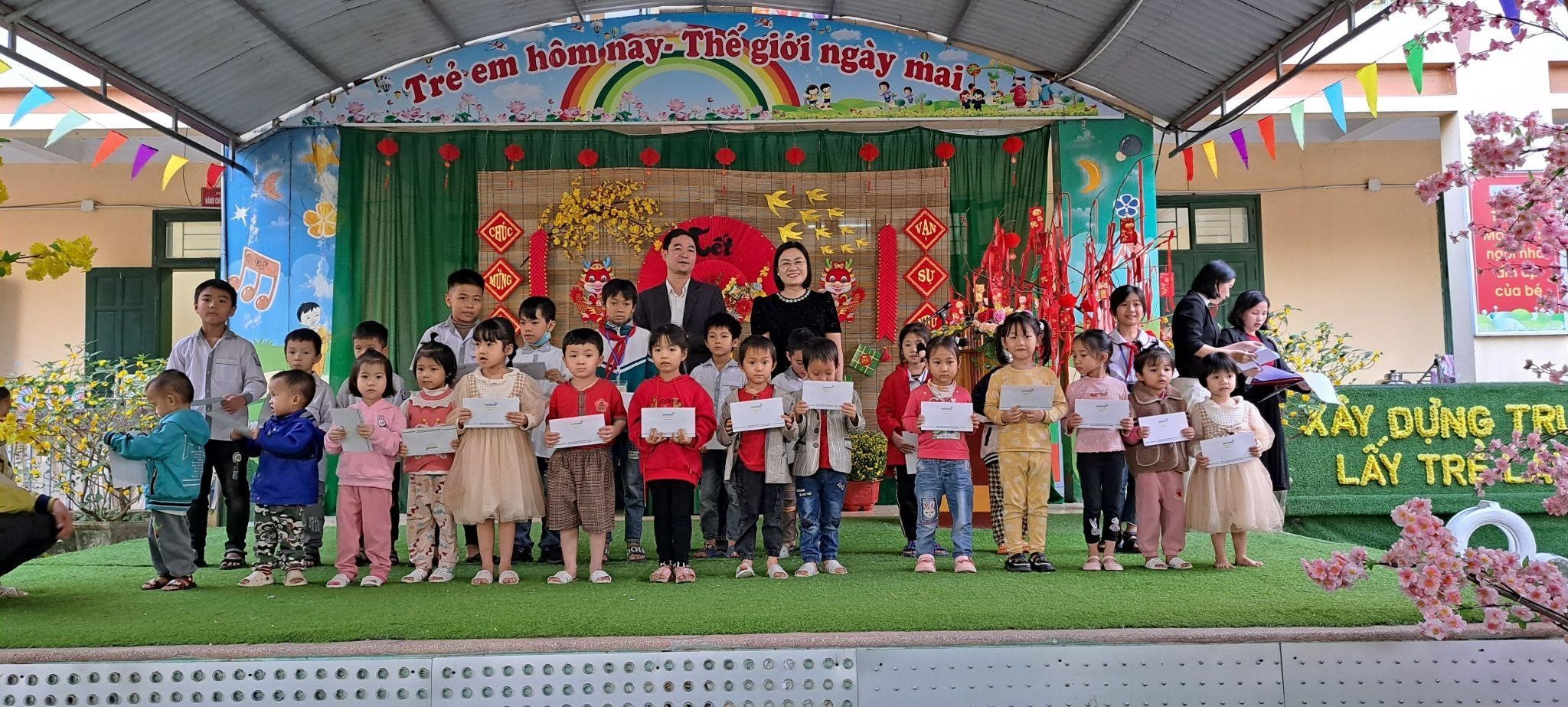 tci-trao-140-suat-qua-vi-mot-tuong-lai-rang-ro-2-1705725639.jpg