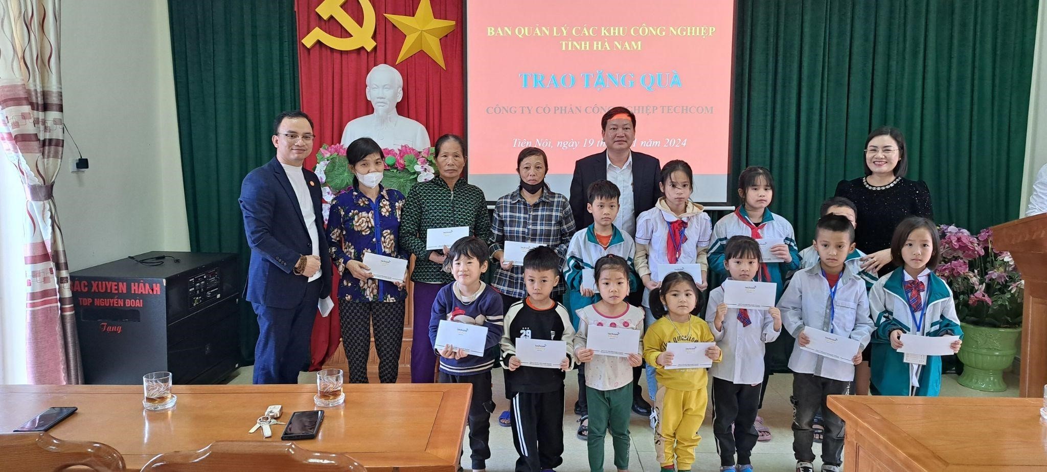 tci-trao-140-suat-qua-vi-mot-tuong-lai-rang-ro-3-1705725639.jpg
