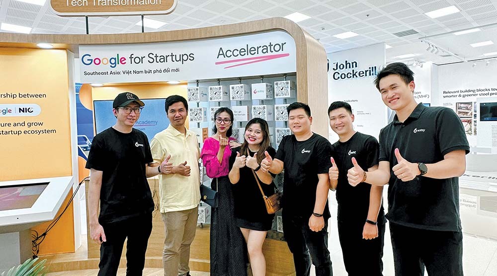 ceo-nguyen-phuong-quang-va-cong-su-1712370305.jpg