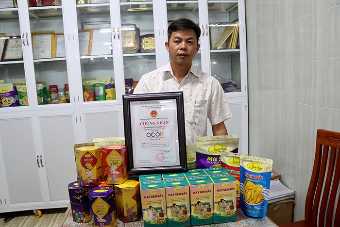 giam-doc-hat-sen-say-nam-huy-ong-huynh-van-hiep-1-1713838390.JPG