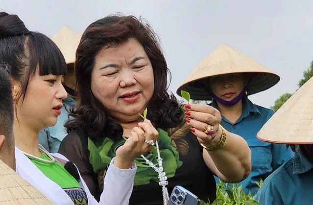hanh-trinh-20-nam-xay-dung-va-phat-trien-thuong-hieu-che-hoai-trung-2-1713896665.jpg