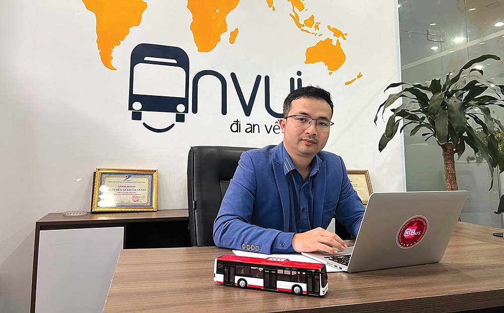 ceo-an-vui-anh-phan-ba-manh-1714487322.jpg