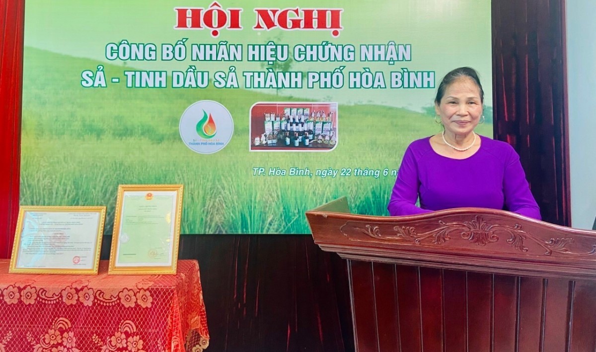 Nguyễn Thị Bình: Trồng cây, gieo tiền - Hành trình tinh dầu sả bền vững mang về 2 tỷ đồng mỗi năm