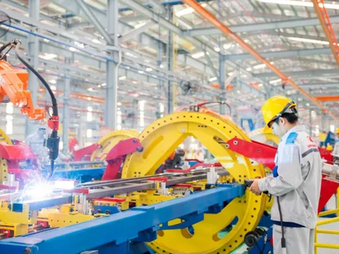 Chân dung đại gia Nguyễn Hữu Luận - người đứng sau công ty xây dựng nhà máy sản xuất động cơ ô tô 260 triệu USD ở Huế