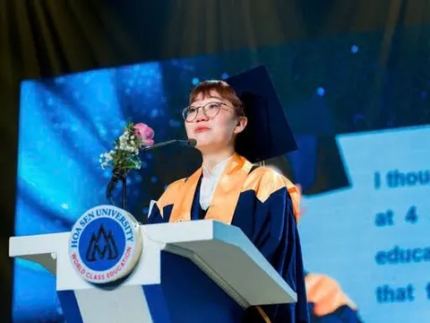 Nữ thủ khoa Trường ĐH Hoa Sen với bài phát biểu khiến nhiều người xúc động