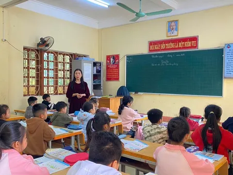 Cô giáo vượt nghịch cảnh, nỗ lực vì tình yêu học trò