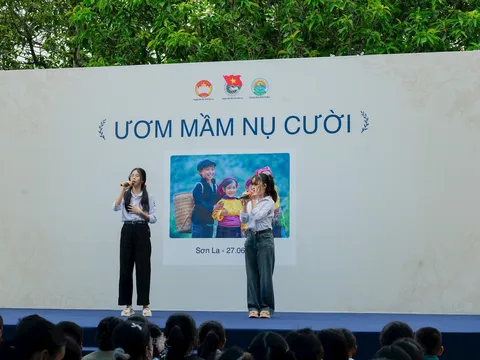 "Ươm mầm nụ cười" - Hành trình mang tri thức và yêu thương đến trẻ em Tây Bắc
